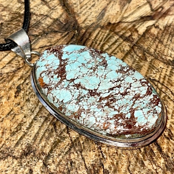 Beautiful Magnesite Howlite 2 1/4” - Picture 8 of 11